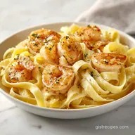 Shrimp Fettuccine Alfredo in 20 Minutes: Creamy and Garlic